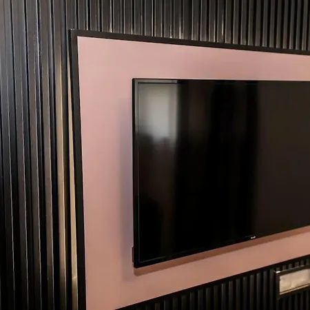 Miku Apartment- Exclusive 1 Bedroom At Komuna E Parisit 地拉那