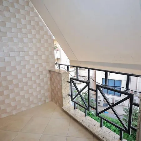 Miku Apartment- Exclusive 1 Bedroom At Komuna E Parisit 公寓