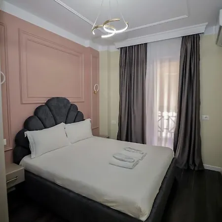 Miku Apartment- Exclusive 1 Bedroom At Komuna E Parisit 公寓
