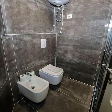 Miku Apartment- Exclusive 1 Bedroom At Komuna E Parisit * 地拉那